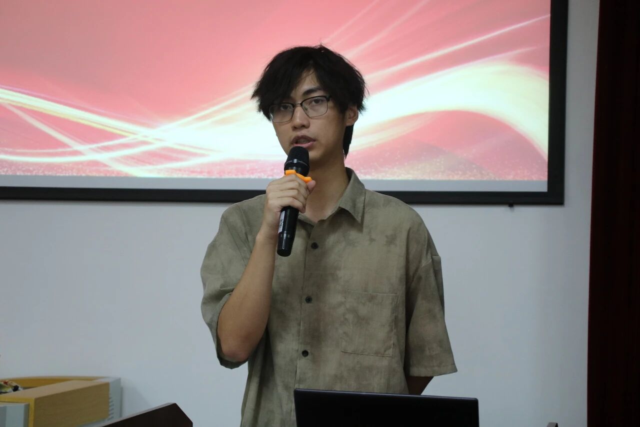 ˵����У��ί��ϯ�ų�Ա����쿽���